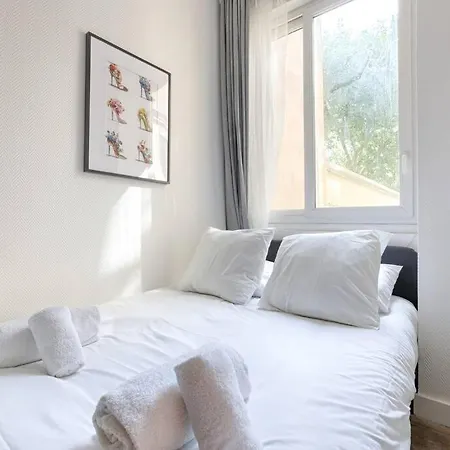 Appartement Republique Canal St Martin Charming Parijs